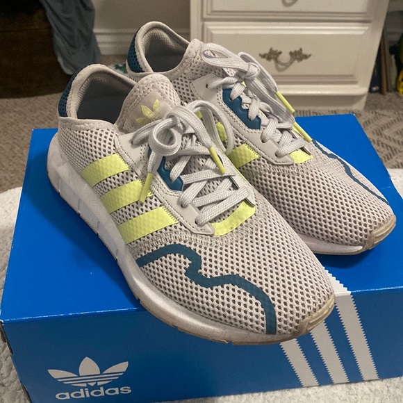 Adidas running shoes - Picture 1 of 6